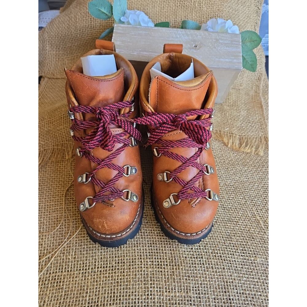 Danner Hiking Boot Vintage Women s size 6 [52800] Made In Usa Vibram Sole